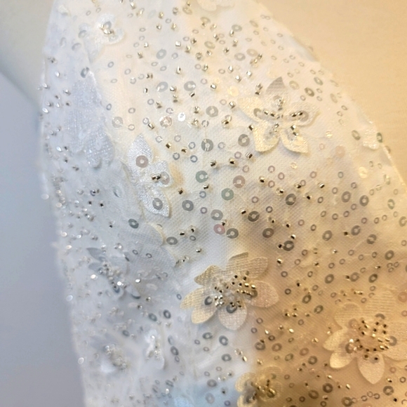 Dress The Population | Elisa Sleeveless Plunge Neckline Fit and Flare Bridal - Picture 5 of 15